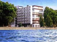 Driesterren Siofok Hotel Hungaria - Balatonmeer ✔️ Hotel Hungaria** Siofok - Verdisconteerd hotel aan het Balatonmeer - 