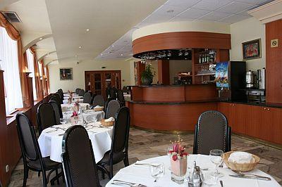 Restauracja trzygwiazdkowego Hotelu Wien w Budapeszcie - Hotel Wiedeń Budapeszt, hotel przy autostradzie M1/M7