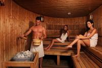 El Wellness Hotel MenDan en Zalakaros con distintos tipos de sauna y numerosos tratamientos bienestar