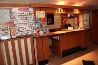 Villa Hotel Kristal Budapest - 改築して綺麗になった3つ星ホテルの受付 Villa Hotel Kristal Budapest - 改築して綺麗になった3つ星ホテルの受付