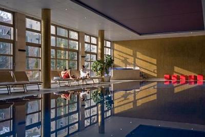 Piscină în hotelul de lux Adina de Apartamente în Budapesta  - Adina Apartman Hotel***** Budapest - 5* Hotel Budapest