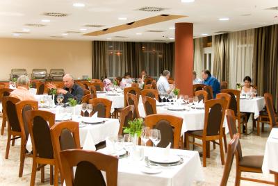 Restaurant in Airport Hotel Budapest - 4* hotel at the airport - ✔️ Airport Hotel Budapest**** - Discount hotel with free transport from the airport