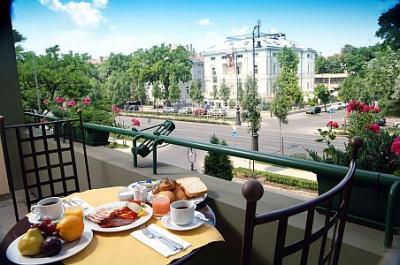 Mamaison Hotel Andrassy - hotelkamer met balkon, met prachtige uitzicht in het centrum van Boedapest, in de nabijheid van Andrassy boulevard - Mamaison Hotel Andrassy Budapest - speciaal aanbod in Hotel Andrassy, in het 6. district van Boedapest