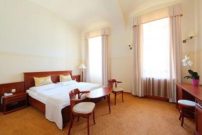 Camera de lux a Hotelului Anna Grand cu demipensiune în Balatonfured - ✔️ Anna Grand Hotel**** Balatonfured - Wine & Vital hotel de wellness la Balaton