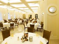 Anna Grand Hotel**** Vacker restaurang i Balatonfured