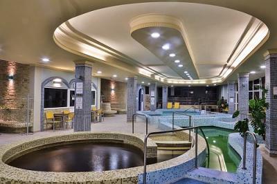 Fine settimana wellness all'Hotel Apollo - hotel termale a Hajduszoboszlo - piscina esteriore - ✔️ Hunguest Apolló Thermal Hotel**** Hajdúszoboszló - hotel termale a Hajduszoboszlo 