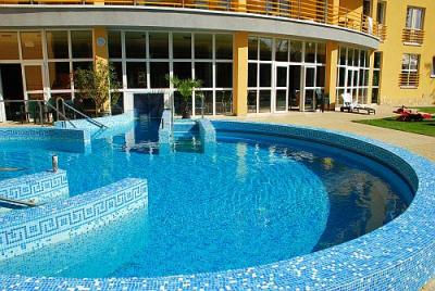 Hotel Termal Apollo Hajduszoboszlo - piscinas con agua termal - ✔️ Hunguest Apolló Thermal Hotel**** Hajdúszoboszló - hotel termal de Hajduszoboszlo