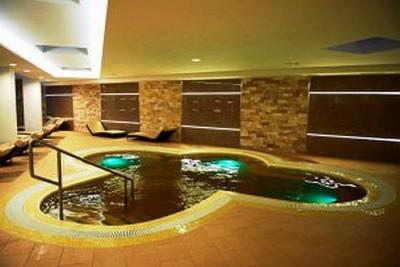 Jacuzzi á l'Hôtel Atlantis de Hajduszoboszlo en Hongrie - ✔️ Atlantis Hotel**** Hajdúszoboszló - Hôtel Medical de bien-être et conférence à Hajduszoboszlo en Hongrie