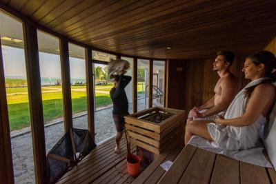 5* Azur Wellness Hotel Siófokのプレミアムバラトンパノラマサウナ - ✔️ Azúr Prémium Hotel***** Siófok - バラトン湖を望むパノラマビュ－が堪能できるシオ－フォクのウェルネスホテル