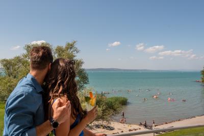 5* Hotel Azur Premium hermosa vista panorámica del lago Balaton - ✔️ Azúr Prémium Hotel***** Siófok - al lado del Lago Balaton