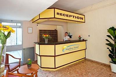 サンシャインホテルBalatonlelleの、割引価格でバラトン湖の南側に - Napfeny Hotel Balatonlelle - バラトンレッレの安い1泊2食事付きホテル