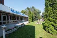 Hotel Napfeny circondato da un parco a Balatonlelle 