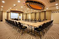 Sala riunione modernamente equipaggiata all'Hotel Bambara di Felsotarkany