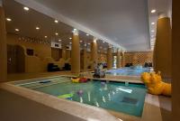 Piscina para niños en el Hotel Bambara Felsotarkany - fin de semana wellness con ofertas de paquetes