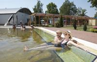 Bassins met geneeskrachtige water en thermaalbad van Hotel Barack voor een gunstige wellnessweekend  in Tiszakécske