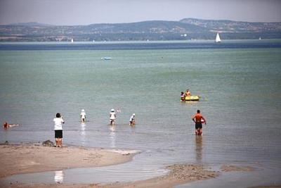 Balaton är Europas största sjö - du finner BL Bavaria Yachtclub och Appartementer på kusten av denna sjö - BL Yacht Club*** Apartman Balatonlelle - appartementer vid kusten av Balaton