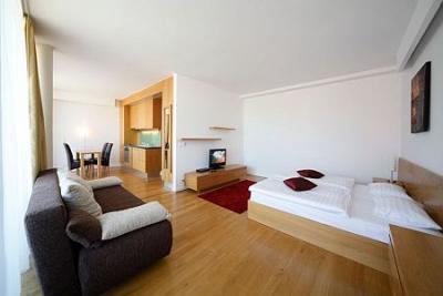 Chambre d'hôtel spéciale á Balatonlelle au lac Balaton - BL Bavaria - BL Yacht Club*** Apartman Balatonlelle - Yachtclub et Appartements au prix spécial au lac Balaton, Balatonlelle