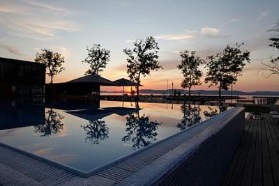 Appartement met panorama-uitzicht over het Balatonmeer in BL Bavaria Appartementen en Jachtclub in Balatonlelle, Hongarije - BL Yacht Club*** Apartman Balatonlelle - Yachtclub en Appartement in Balatonlelle, direct aan de oever van het Balatonmeer tegen actieprijzen