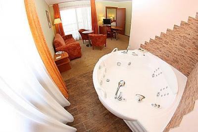 Hotel Aquarell Cegled - chambre d'hôtel pas chère avec jacuzzi idéale pour des vacances wellness - ✔️ Hôtel Aquarell**** Cegléd - Aquarell Wellness Hôtel Cegled, Hongrie