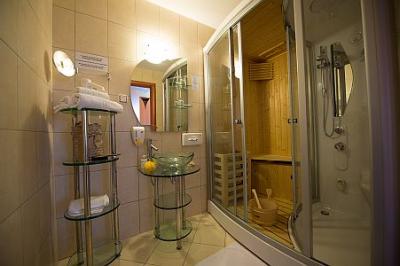 Hotel Aquarell Weelness w Cegled- łazienka - ✔️ Hotel Aquarell**** Cegléd - Aquarell Wellness Hotel Cegled, Węgry