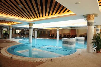 Swimming pool in Hotel Aquarell - accommodation in Cegled - 4-star wellness hotel Aquarell - ✔️ Hotel Aquarell**** Cegléd - Aquarell Wellness hotel in Cegled, Hungary