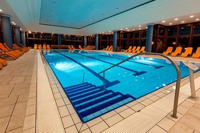 Swimming pool of Greenfield Hotel Bukfurdo - Wellness weekends in Hungary for affordable prices - ✔️ Greenfield Hotel Golf Spa in Bukfurdo**** - Spa thermal, wellness and Golf Hotel Greenfield in Buk, Hungary