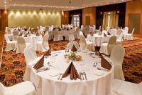 Platos hungaros e internacionales en el restaurante del Hotel Greenfield Golf & Spa en Bukfurdo