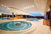 Det vida simmbassäng i Greenfield Spa Hotell vid österikiska gränsen