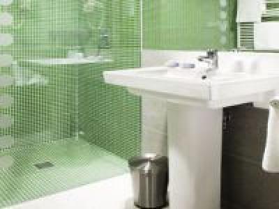 Czysta i ładna łazienka w 4* Bodrogi Kuria w Inarcs - ✔️ Bodrogi Kúria**** Inárcs - Hotel Wellness w pobliżu Budapesztu przy autostradzie M5 