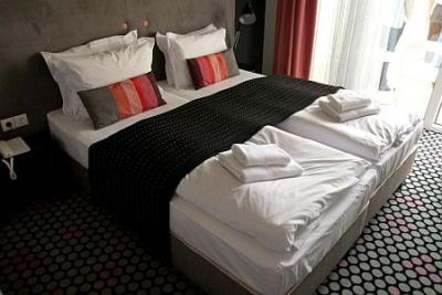 Elegante habitación libre en Badacsony, Hotel Bonvino Bienenstar y Vino, precios bajos - ✔️ Hotel Bonvino**** Badacsony - hotel bienenstar a precio reducido en Badacsony, media pensión