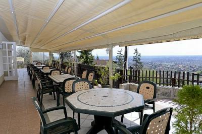 Budai Hotel die panorama Terasse dierekt vor dem Zimmer eines der elegantesten günstigstigsten Hotels von Budapest Ungarn - Hotel Budai Budapest - im Herzen der schönen Stadt von Ungarn