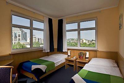 Sypialnia dwuosobowa w Hotelu Budapest Business w sercu miasta - ✔️ Hotel Jagello*** Budapeszt - hotel blisko wylotu autostrady do Wiednia