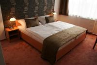 Free hotel room in Canada Hotel Budapest at discounted price near to Csepel