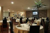 Restaurant elegant în Hotel Canada Budapesta - loc potrivit pentru a organiza diferite evenimente