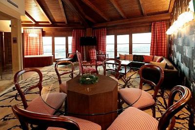 Panoramaaussicht aus der Lobby auf den Wald von Bukk - Hotel Cascade Demjen - ✔️ Cascade Resort Spa Hotel Demjen**** - preisgünstiges Spa und Wellness Hotel Cascade in Demjen