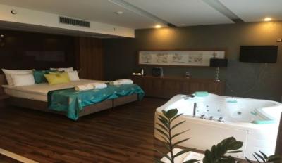Hotel room with jacuzzi for a romantic weekend in Hotel Castellum in Holloko - ✔️ Hotel Castellum**** Hollókő - new wellness hotel in Holloko, in Hungary