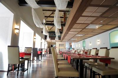 Il ristorante dell'Hotel CE Plaza a Siofok in un ambiente elegante - ✔️ Ce Plaza Siófok Balaton**** - Hotel CE Plaza a Siofok con prestazioni wellness