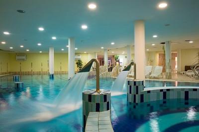 Wellness-Schwimmbad von CE Plaza für romantisches Wellness-Wochenende - ✔️ Ce Plaza**** Siófok Balaton - Plattensee - billiges CE Plaza Hotel 