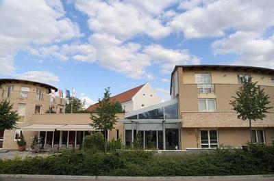 CE Plaza Hotel Siofok con tratamientos de bienestar y con paquetes de media pensión - ✔️ Ce Plaza Siófok Balaton**** - Hotel CE Plaza al lado del Lago Balatón