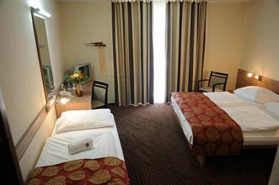 Free triple bed room in Siófok in CE Plaza Hotel at Lake-Balaton - ✔️ Ce Plaza**** Siófok Balaton - Lake Balaton - low-priced CE Plaza Hotel