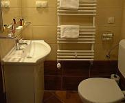 Элегантная и современая ванная в отеле City Hotel Budapest