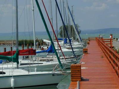 Le port des yachts -  Yacht Club Balatonaliga - Balatonvilágos - ✔️ Club Aliga Hotel*** Balatonaliga - Balatonvilágos hotel économique sur le Lac Balaton