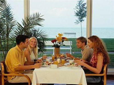 Frukost med panorama från Hotell Balaton Europa vid den största sjön av Ungern - ✔️ Hotell Europa Siofok** - hotell är det största semesterorten vid sjön Balaton
