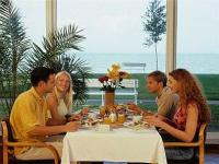Frukost med panorama från Hotell Balaton Europa vid den största sjön av Ungern