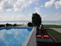 Betaalbare accommodatie in Siofok, Hongarije - Hotel Europa - zonondergang bij het Gouden Strand ('Aranypart')