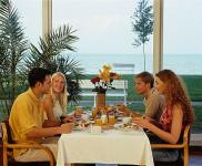 Lido Siofok Hotel Lido - Зал для буфета-завтрака в отеле Club Hotel Siofok на самом берегу Балатона