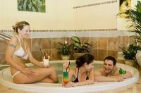 Jacuzzi e divertimento - Club Tihany bungalows - Lago Balaton