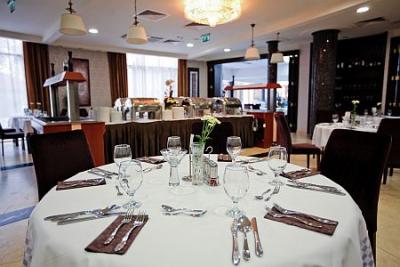 Restaurant du 4* Colosseum Hotel avec des prix spéciaux en demipension - ✔️ Colosseum Hotel**** Mórahalom - Hôtel de bien-être économique avec demi-pension à Morahalom à la proximité de Szeged 