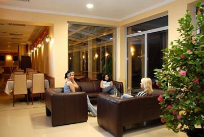 Aqua-Spa Wellness Hotel Cserkeszolo - Elegantes Lobby und Drink Bar - ✔️ Aqua Spa Hotel**** Cserkeszőlő - Spa Wellness Hotel in Cserkeszölö mit günstigerem Preis