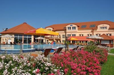 Hotel de bienestar asequible en Cserkeszolo en Aqua-Spa Hotel - ✔️ Aqua Spa Hotel**** Cserkeszőlő - Hotel en Cserkeszolo con una propia piscina de bienestar